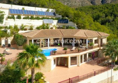 Villa with 6 bedrooms and 4 bathrooms in Callosa de Ensarriá, Alicante