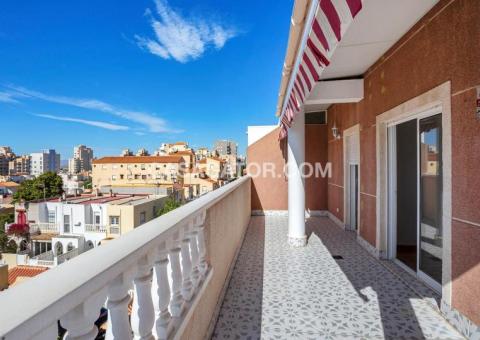 Penthouse with 3 bedrooms and 2 bathrooms in Torrevieja, Alicante