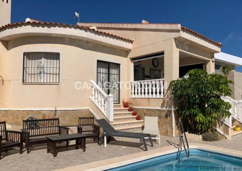 Villa with 2 bedrooms and 2 bathrooms in Ciudad Quesada, Alicante