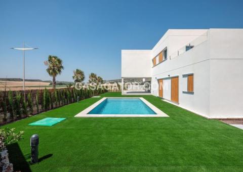 Villa de 4 dormitorios y 3 baños en Algorfa, Alicante