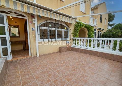 Bungalow with 3 bedrooms and 2 bathrooms in Torrevieja, Alicante