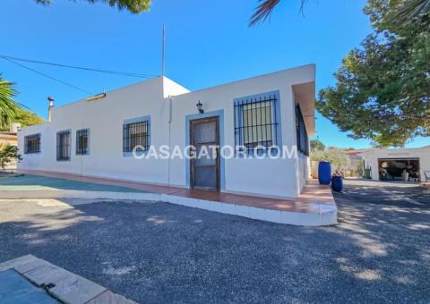 Finca with 4 bedrooms and 1 bathrooms in Busot, Alicante