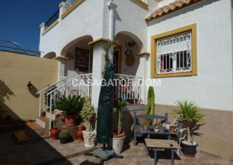 Townhouse with 3 bedrooms and 2 bathrooms in Orihuela Costa, Alicante