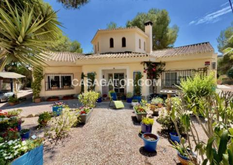 Villa with 6 bedrooms and 5 bathrooms in Algorfa, Alicante