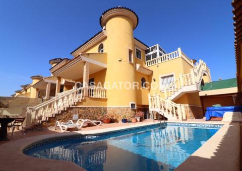 Villa de 3 dormitorios y 2 baños en Algorfa, Alicante