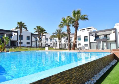 Appartement met 2 slaapkamers en 2 badkamers in Orihuela Costa, Alicante