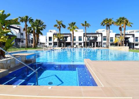 Appartement met 2 slaapkamers en 2 badkamers in Orihuela Costa, Alicante