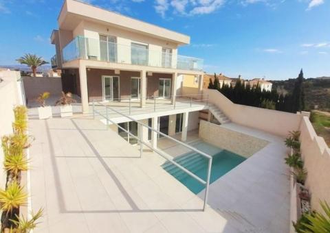 Villa with 4 bedrooms and 4 bathrooms in Gran Alacant, Alicante