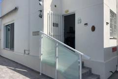 Villa with 3 bedrooms and 2 bathrooms in Torrevieja (San Luis), Alicante.

Discover this charming villa located in the desirable San Luis neighborhood of Torrevieja, Alicante. Perfectly positioned on a south-facing plot, this property offers a comfortable and versatile living space with plenty of potential. Built in 1988, the villa spans approximately 138 m2 and sits on a generous 291 m2 plot, providing ample outdoor space for relaxation and entertainment.

The villa features three spacious bedrooms and two bathrooms, making it ideal for families or those seeking extra space. The interior is equipped with air conditioning to ensure comfort year-round, and the property comes fully furnished with white goods included, allowing for immediate move-in. The outdoor areas are equally impressive, boasting a private pool, a sun-drenched solarium, a terrace, and a balcony—all perfect for enjoying the Mediterranean climate.

Additional highlights include a porch, a garden area, a laundry room, and a storage room, offering practicality and convenience. The reinforced door adds an extra layer of security. Whether you're relaxing by the pool, entertaining guests on the terrace, or enjoying the sun from the solarium, this villa offers a blend of comfort, privacy, and potential for personalization. 

It’s an excellent choice for those seeking a tranquil yet accessible home on the Costa Blanca, with the possibility of creating a fully independent guest house for visitors or rental income.

Bedrooms: 3
Bathrooms: 2
Build Size: 138 m2
Plot Size: 291 m2
Orientation: South
Year of construction: 1988

Air conditioning
Private pool
Furnished
Solarium
Terrace
Balcony
Furnished
White goods
Garden
Laundry room
Pool
Porch
Reinforced door
Storage room