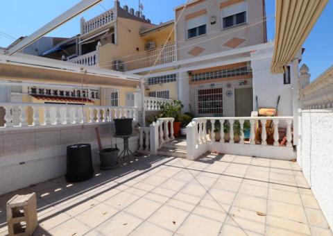 Bungalow with 2 bedrooms and 1 bathrooms in Torrevieja, Alicante