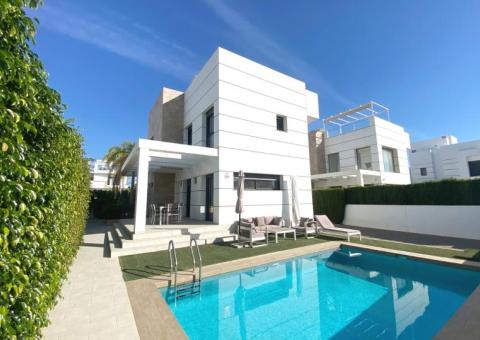 Villa with 3 bedrooms and 3 bathrooms in Ciudad Quesada, Alicante