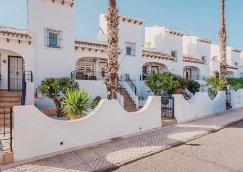 Duplex with 3 bedrooms and 2 bathrooms in Orihuela Costa, Alicante