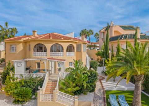 Villa with 5 bedrooms and 3 bathrooms in Ciudad Quesada, Alicante