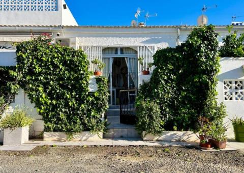 Bungalow with 1 bedrooms and 1 bathrooms in Torrevieja, Alicante