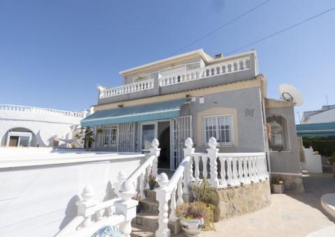 Villa with 3 bedrooms and 3 bathrooms in Torrevieja, Alicante
