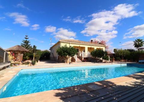 Finca with 3 bedrooms and 2 bathrooms in Orihuela, Alicante