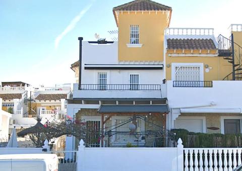 Townhouse with 3 bedrooms and 2 bathrooms in Algorfa, Alicante