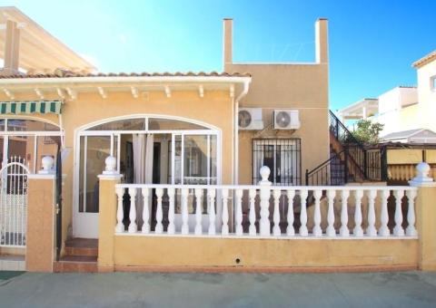 Townhouse with 2 bedrooms and 1 bathrooms in Torrevieja, Alicante