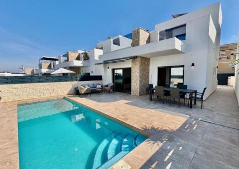 Villa with 2 bedrooms and 2 bathrooms in Benijófar, Alicante