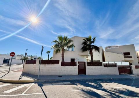 Villa with 3 bedrooms and 3 bathrooms in Benijófar, Alicante