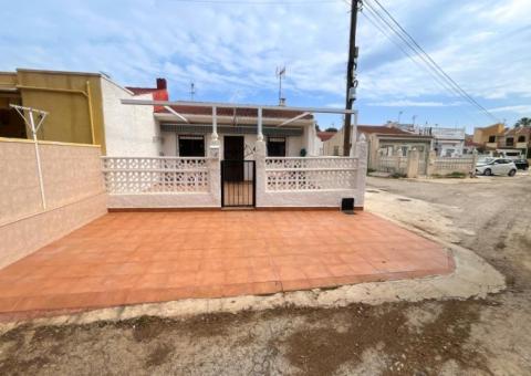 Bungalow with 2 bedrooms and 1 bathrooms in Torrevieja, Alicante