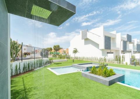 Apartment with 3 bedrooms and 2 bathrooms in Torrevieja, Alicante