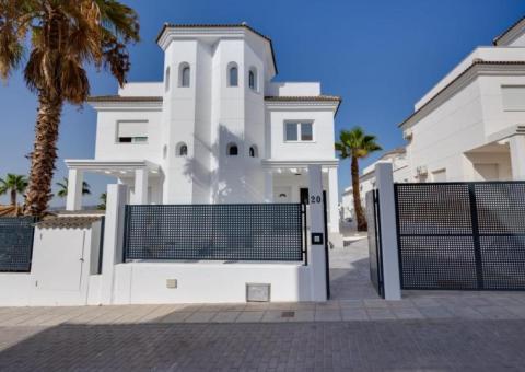Villa with 2 bedrooms and 3 bathrooms in San Fulgencio, Alicante