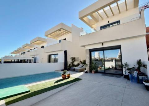 Villa with 3 bedrooms and 2 bathrooms in Los Montesinos, Alicante