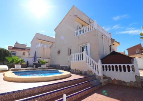 Villa with 2 bedrooms and 2 bathrooms in Rojales, Alicante