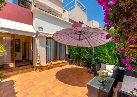 Townhouse with 3 bedrooms and 2 bathrooms in Torrevieja, Alicante
