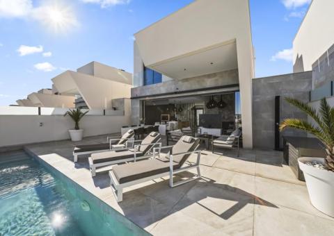 Villa with 4 bedrooms and 5 bathrooms in Ciudad Quesada, Alicante