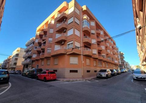 Penthouse with 3 bedrooms and 2 bathrooms in Torrevieja, Alicante
