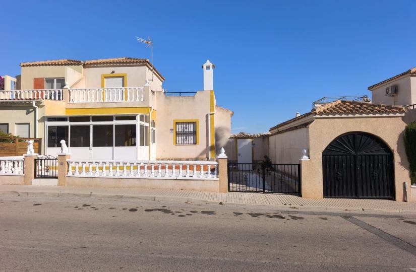 Semi detached with 2 bedrooms and 2 bathrooms in Orihuela Costa, Alicante