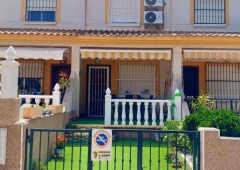 Adosada de 2 dormitorios y 2 baños en Algorfa, Alicante
