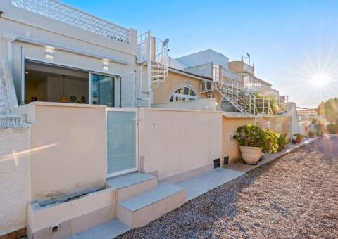 Bungalow with 2 bedrooms and 1 bathrooms in Torrevieja, Alicante