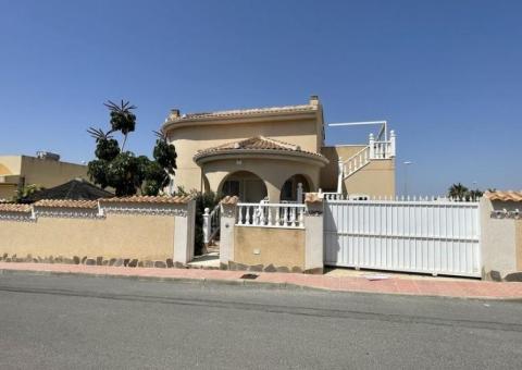 Villa met 4 slaapkamers en 3 badkamers in Rojales, Alicante