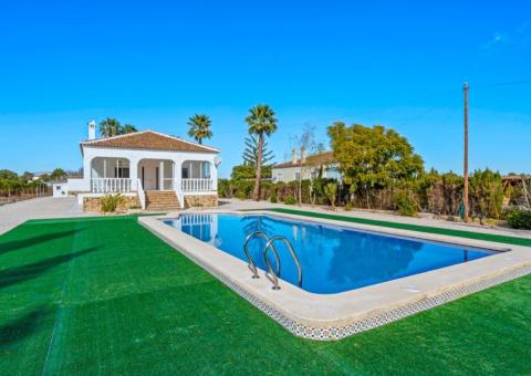 Finca with 4 bedrooms and 3 bathrooms in Dolores, Alicante