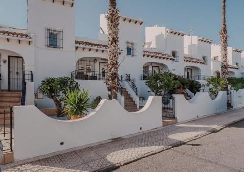 Townhouse with 3 bedrooms and 2 bathrooms in Orihuela Costa, Alicante