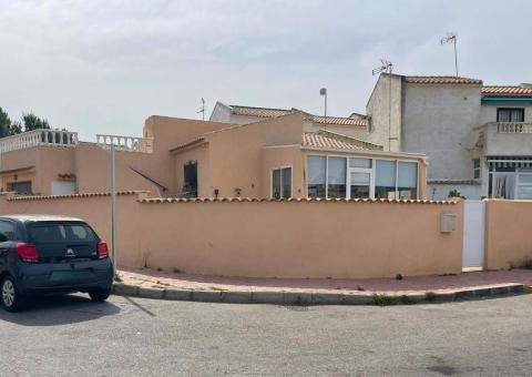 Villa with 2 bedrooms and 1 bathrooms in Orihuela Costa, Alicante