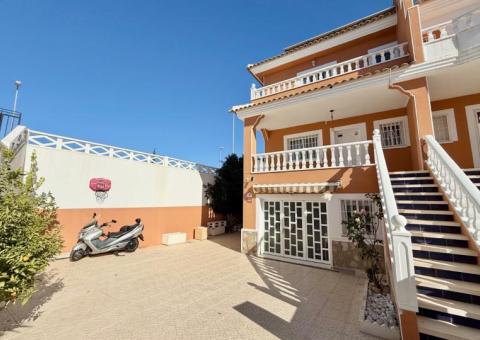 Semi detached with 3 bedrooms and 4 bathrooms in Ciudad Quesada, Alicante