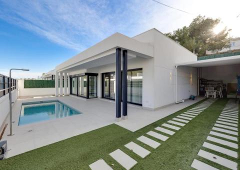 Villa with 3 bedrooms and 2 bathrooms in Pinar de Campoverde, Alicante