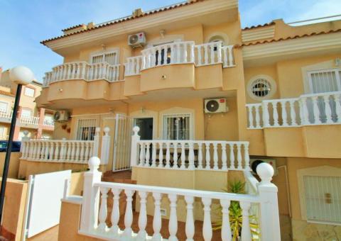 Townhouse with 2 bedrooms and 1 bathrooms in Orihuela Costa, Alicante