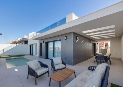 Villa with 3 bedrooms and 2 bathrooms in Torrevieja, Alicante