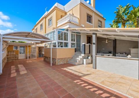 Duplex with 5 bedrooms and 3 bathrooms in Ciudad Quesada, Alicante