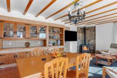 Villa with 10 bedrooms and 1 bathroom in Los Montesinos, Alicante.

Discover this spacious villa, offering a unique opportunity with 10 bedrooms and a single bathroom, set on a generous 7,000 m² of built space and a 300 m² plot. 

Built in 1990, the south-facing property boasts panoramic country views, a private pool, and a beautifully landscaped garden with pool and garden views. The interior features a separate kitchen, utility room, and a cozy wood-burning fireplace, complemented by ceiling fans and air conditioning for comfort. Exterior amenities include electric gates, outdoor lighting, off-road parking, a car port, and a storage room, making it ideal for country living with modern conveniences. 

The glazed terrace provides a perfect spot to enjoy the scenic surroundings, and furniture is negotiable to suit your style.

Bedrooms: 10
Bathroom: 1
Build Size: 7000 m2
Plot: 300 m2
Orientation: South
Year of construction: 1990

Air conditioning
Off road parking
Car port
Utility room
Private pool
Fireplace
Garden view
Pool view
Furniture (negotiable)
Storage room
Country views
Separate kitchen
Panoramic views
Ceiling fans
Wood burning fireplace
Glazed terrace
Septic tank
White goods
Exterior lighting
Electric gates