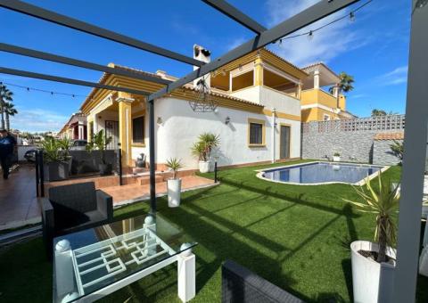 Villa with 2 bedrooms and 2 bathrooms in Orihuela, Alicante