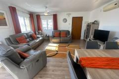 Townhouse with 3 bedrooms and 3 bathrooms in Vistabella (Vistabella Golf), Alicante.

Discover this charming townhouse in the sought-after Vistabella Golf community in Orihuela, Alicante.

Featuring three bedrooms and three bathrooms, the property offers a bright, open-plan living and dining area, a fully fitted kitchen, and a guest toilet on the ground floor. The upper levels include two spacious double bedrooms, a modern family bathroom, and a private solarium with open views—perfect for relaxing or entertaining. The fully converted underbuild adds extra versatility with its own bathroom and kitchen, ideal for guests or extended family.

The southwest-facing front garden is perfect for enjoying afternoon and evening sun, complemented by a private garage and a porch. Set within a well-maintained residential area, residents benefit from on-site amenities such as a supermarket, pharmacy, bakery, gym, and various bars and restaurants.

Built in 2004, this property combines comfort, lifestyle, and convenience in one of Costa Blanca’s most popular communities, offering a perfect blend of relaxed living and accessibility.

Bedrooms: 3
Bathrooms: 3
Build Size: 110 m2
Plot: 120 m2
Orientation: Southwest
Year of construction: 2004

Air conditioning
Storage room
Solarium
Terrace
Garage
Porch
Garden
Communal pool