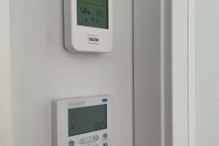 Penthouse with 2 bedrooms and 2 bathrooms in Orihuela Costa (Villamartin), Alicante.

Discover this exceptional penthouse offering a perfect blend of modern comfort and relaxed Mediterranean living. This bright and spacious apartment features two bedrooms and two bathrooms, encompassing a total build size of 97 square meters on the third floor, with a desirable south-facing orientation that ensures plenty of natural sunlight throughout the day. Constructed in 2020, the property combines contemporary design with practical amenities, making it an ideal home or holiday retreat.

Step inside to find an open-plan American kitchen fully equipped with all necessary appliances, seamlessly connected to a welcoming living space. The apartment’s large windows and terrace provide stunning views of the lush communal gardens and inviting swimming pool, creating a tranquil backdrop for everyday life. The spacious terrace and expansive solarium, furnished with an aluminum lounge set, sun loungers, and a canvas pergola, offer the perfect outdoor oasis for sunbathing, entertaining, or simply unwinding under the warm Costa Blanca sun.

The interior is climate-controlled with air conditioning, ensuring comfort year-round. The property comes fully furnished, ready for immediate move-in, and features modern conveniences such as white goods, an intercom system, reinforced security door, and elevator access. For added convenience, a private garage and basement provide ample parking and storage options.

Located within close proximity to Villamartin Plaza and renowned golf courses, this residence offers a luxurious, relaxed lifestyle in a sought-after area. Whether you’re seeking a permanent home or a holiday escape, this property truly has it all. All that’s missing is your good mood—come and enjoy the sunny Costa Blanca in style.

Bedrooms: 2
Bathrooms: 2
Build Size: 97 m2
Floor: 3rd
Orientation: South
Year of construction: 2020

Air conditioning
Fully furnished
Elevator
Balcony
White goods
Garage
Communal pool
Intercom
Reinforced door
Solarium
Basement
Terrace