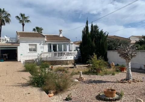 Villa with 3 bedrooms and 1 bathrooms in Torrevieja, Alicante