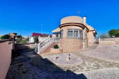 Villa with 2 bedrooms and 2 bathrooms in Orihuela Costa (Los Balcones), Alicante.

Discover this stunning detached villa in the highly sought-after Los Balcones area of Orihuela Costa, Alicante.

Boasting a generous 158 m² of living space on an 800 m² plot, this south-facing home offers privacy and outdoor living at its best. The spacious bedrooms and bathrooms provide comfort and flexibility, with the potential to create extra rooms. Inside, two large living rooms with fireplaces create cozy retreats, complemented by a fully equipped independent kitchen.

Step outside to enjoy the welcoming porch, a private pool, barbecue area, and ample garden space perfect for relaxing or gardening. Additional features include a basement garage, air conditioning, heating, and plenty of storage. Located close to amenities, beaches, hospitals, supermarkets, and the Zenia Boulevard shopping center, this property is ideal as a permanent residence or a smart investment.

Built in 1987, it combines Mediterranean charm with modern comfort.

Bedrooms: 2
Bathrooms: 2
Build size: 178 m2
House size: 158 m2
Plot size: 800 m2
Orientation: South
Year of construction: 1987

Air conditioning
Storage room
Furnished
Barbecue
Heating
Terrace
Garage
Garden
Private pool